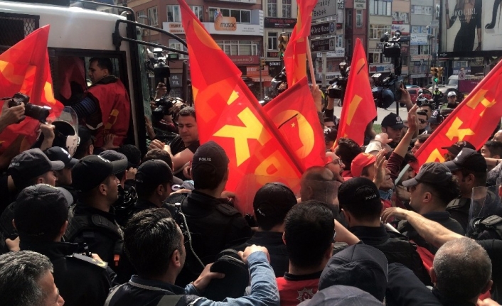 Beşiktaş’tan Taksim’e yürümek isteyen göstericilere polis müdahalesi