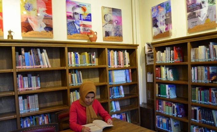 Bu kütüphanede yüzlerce Trabzonlu yazarın eserleri bulunuyor