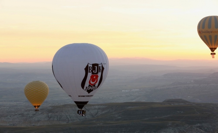 Fikret Orman, Beşiktaş balonuyla Kapadokya semalarında tur attı