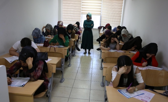 Haliliye’de öğrenciler sınavlara hazırlanıyor