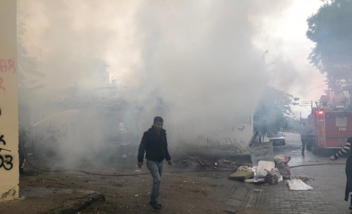 İncirliova’da yangın, mahalle duman altında kaldı