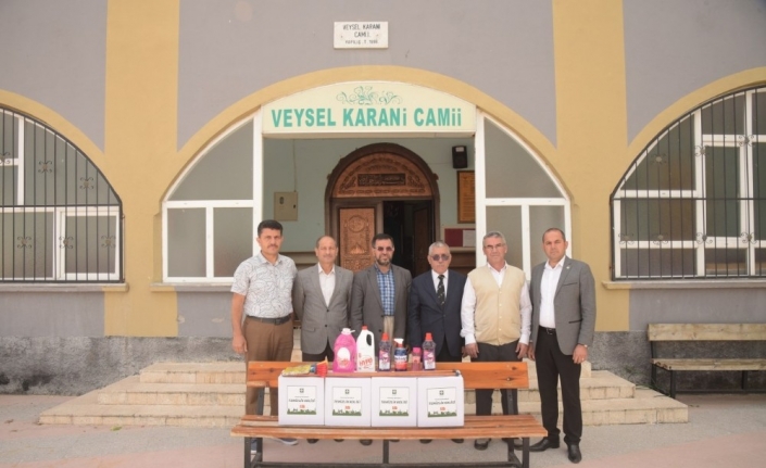 Osmaniye’de camilere temizlik malzemesi dağıtılıyor
