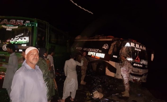 Pakistan’da feci kaza: 5 ölü, 25 yaralı