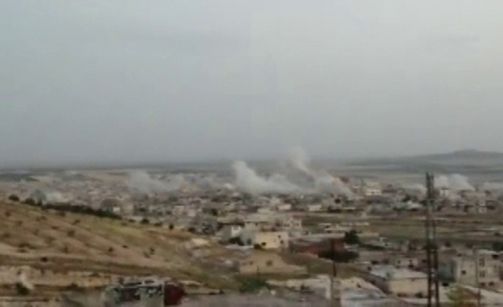 Suriye ve Rus Uçakları Hama, İdlib ve Lazkiye civarını bombaladı: 9 ölü