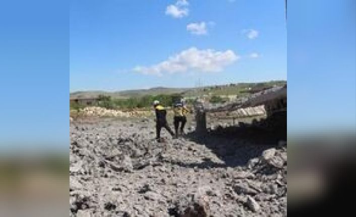 Suriye ile Rus uçak ve helikopterleri İdlib kırsalını bombaladı: 4 ölü