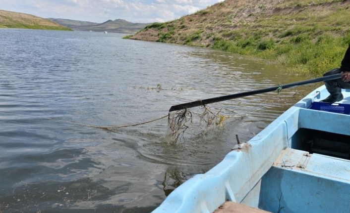Yamula Barajı’ndan sahipsiz 2 bin 600 metre misina ağ toplandı