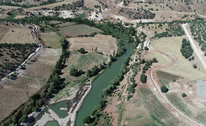 Çiftçiler mağdur edilmeden Çermik sulama kanalı onarılıyor
