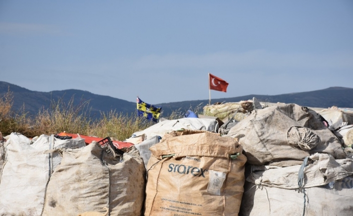Çöp toplayan Muzaffer, son 20 lirasını Fenerbahçe’ye gönderdi