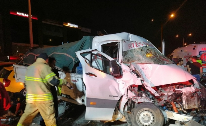 İzmir’de zincirleme kaza 4 yaralı