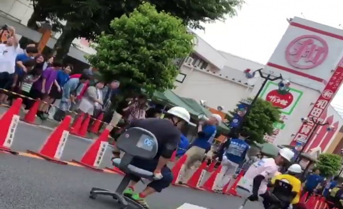 Japonya’da ofis sandalyesi sürme yarışması renkli görüntülere sahne oldu
