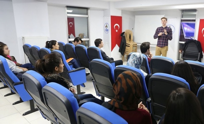 Pamukkale Belediyesi gençlere yabancı dil kursu açıyor
