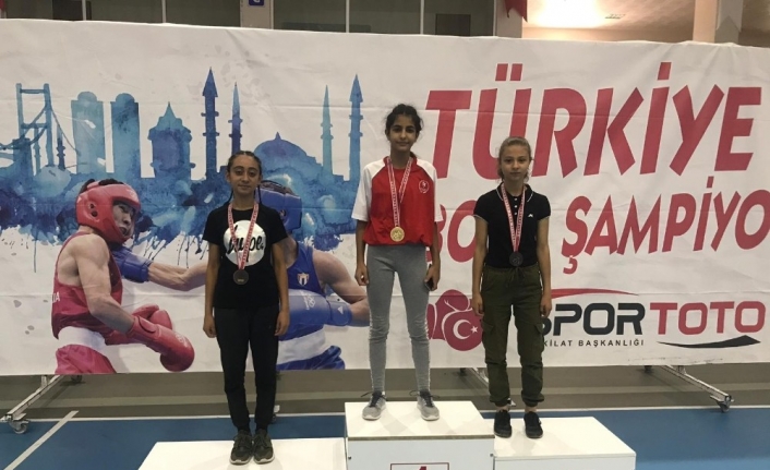 13 yaşındaki Denizlili boksör Türkiye 3.’sü oldu