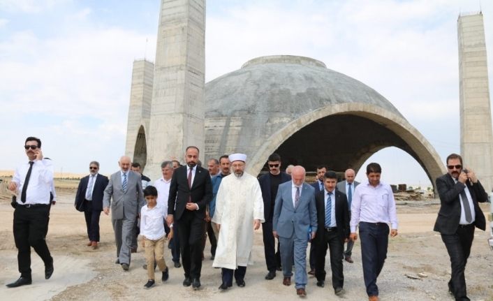 Ali Erbaş’tan Tıbbiye Camii ve Külliyesi’ne ziyaret