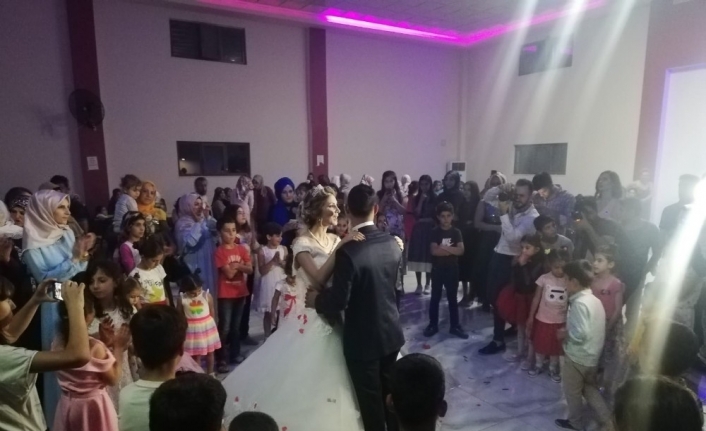 Antalyalı astsubay, Sasonlu aşiret kızıyla Kürtçe halaylar eşliğinde evlendi