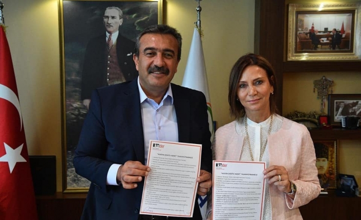 Başkan Çetin, “Kadın Dostu Kent Taahhütnamesi”ni imzaladı