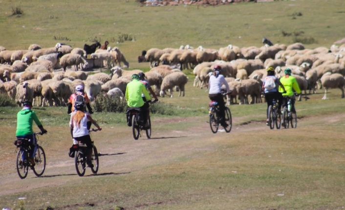 Bisikletçiler Festa 2200’de Erciyes’i yaşayıp Kayseri’yi keşfettiler