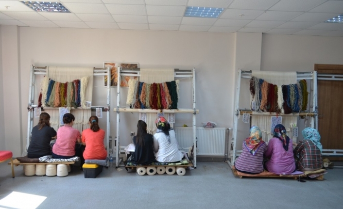 Bünyan’da halı dokuma kursu açıldı
