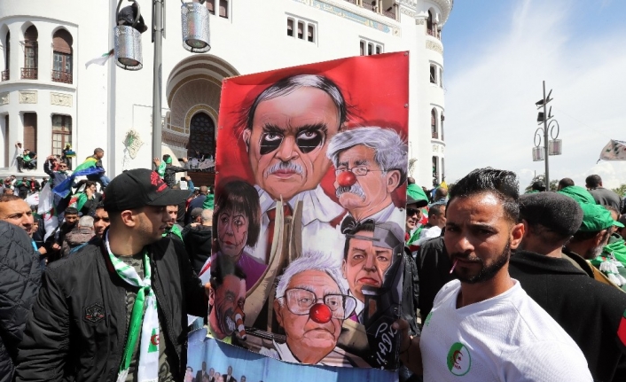 Cezayir’de yeni hükümet için ‘ordusuz’ diyalog önerisi