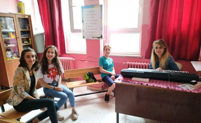 Gedizli 7 öğrenci, Ahmet Yakupoğlu Güzel Sanatlar Lisesi’nde