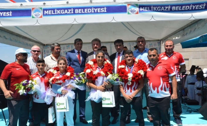 Gençlik ve Spor İl Müdürü Murat Eskici, "Muaythai sporcularımız bu sevinci ve gururu tekrar yaşatacaklar"