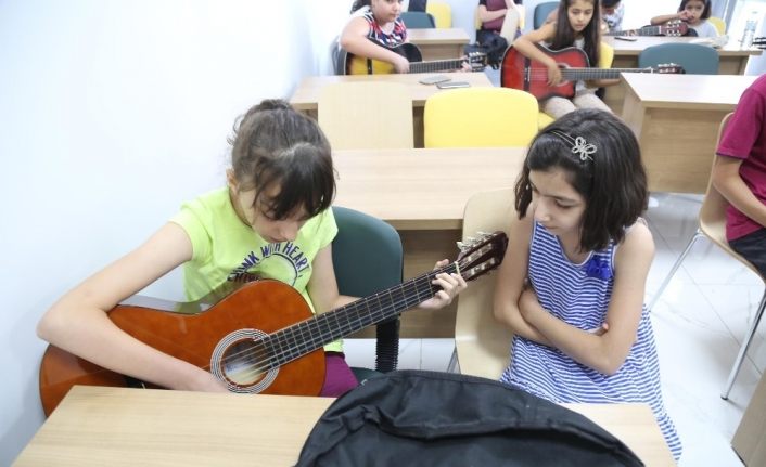 Haliliye Belediyesinde gençler müzik ile tanışıyor