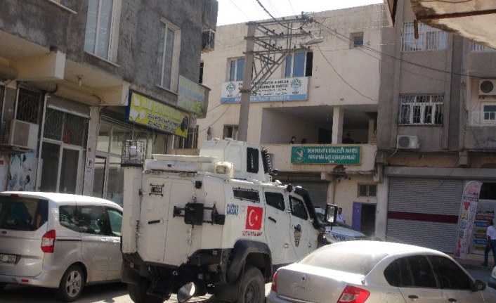 Nusaybin’de HDP ve DBP binaları ile bazı belediye yöneticilerinin evinde arama yapıldı