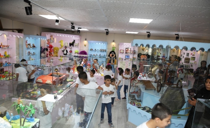 Suriyeli yetimler oyuncak müzesini gezdi