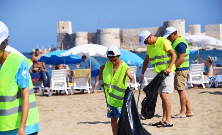 Turizm merkezi Kızkalesi’nde sahil temizliği
