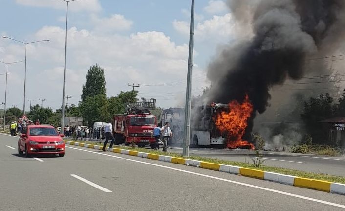Balıkesir'de yolcu otobüsü alev aldı: 5 ölü