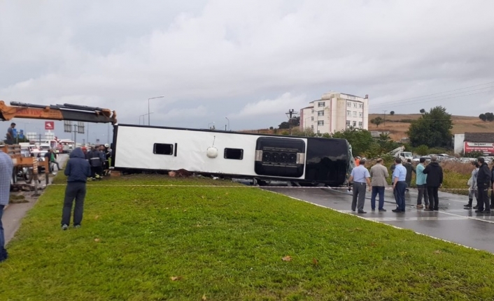 Biga’da yolcu otobüsü devrildi: 1 ölü
