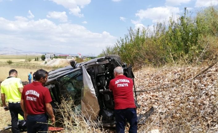 Kaza yapan araçtan fırlayan kadın öldü