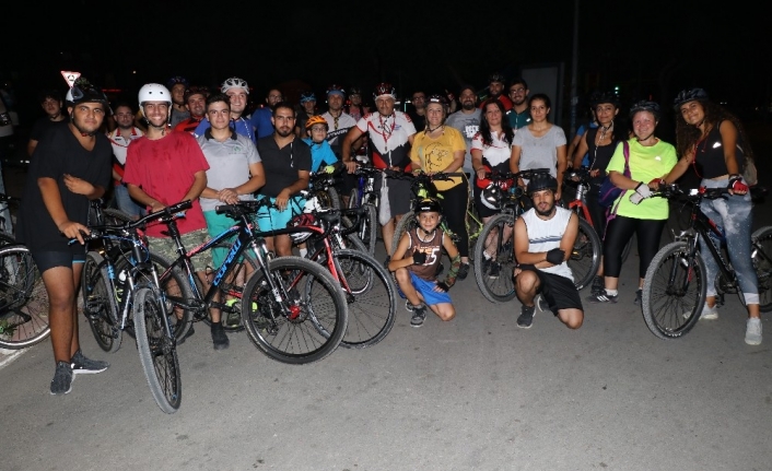 Kentin sokaklarında 30 kişilik grupla pedal keyfi