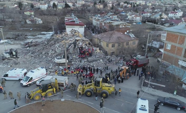 Elazığ'da deprem! Canlı blog