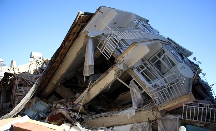 Elazığ'da depremin etkileri gün ağarınca ortaya çıktı