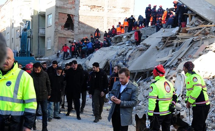 Elazığ'daki depremde 39 kişi enkazdan canlı kurtarıldı