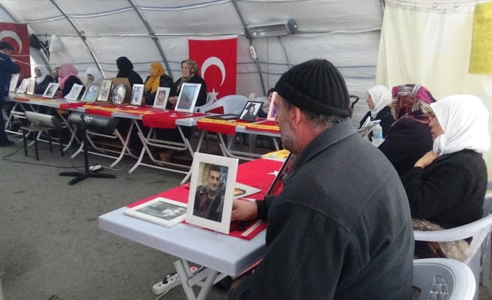 HDP önündeki ailelerin evlat nöbeti 129'uncu gününde