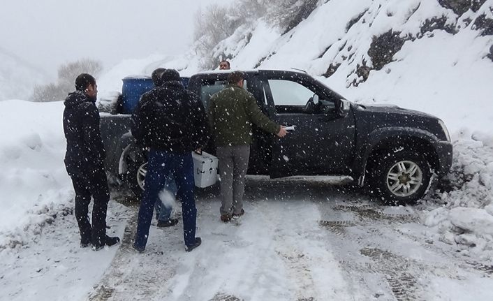 Muş'ta kar ve tipide mahsur kalan 20 kişi kurtarıldı