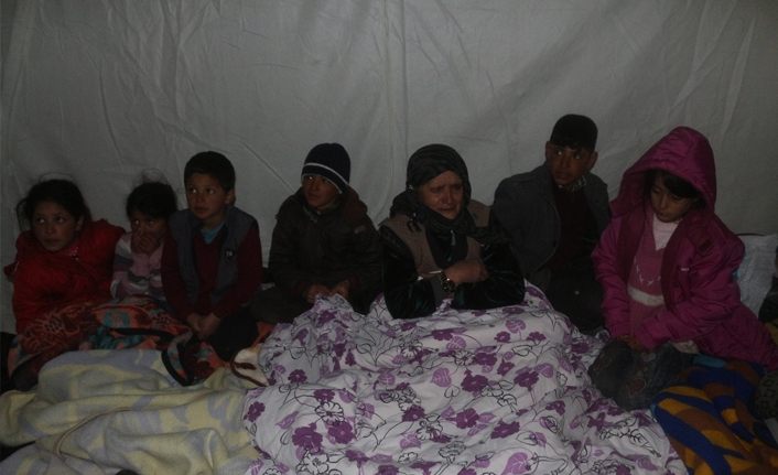 Başkale'de depremzedeler için çadırlar kuruluyor | Van haber