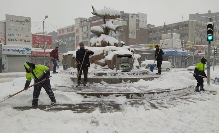 Van Büyükşehir Belediyesi'nden karla mücadele çalışması | Van haber