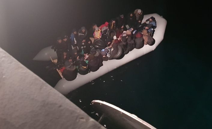 Van Gölü kıyısına terk edilen düzensiz göçmenler donma tehlikesi geçirdi | Van haber