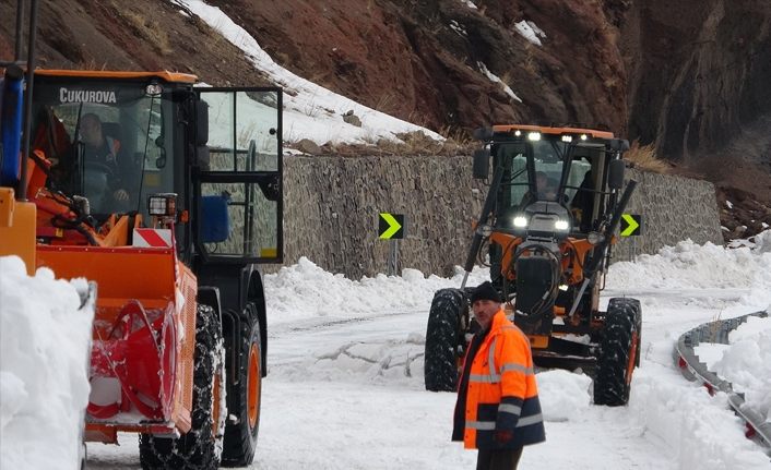 Ardahan'da 6 aydır kardan kapalı yol ulaşıma açıldı