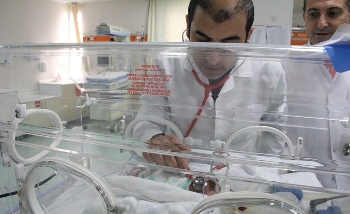 Mersin'de Suriyeli kadının altız bebek mutluluğu