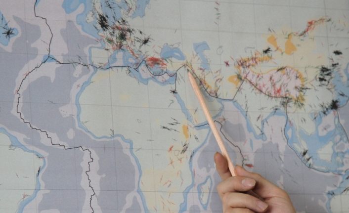 Mustafa Toker: 'Bu büyük bir deprem getirir' | Van haber