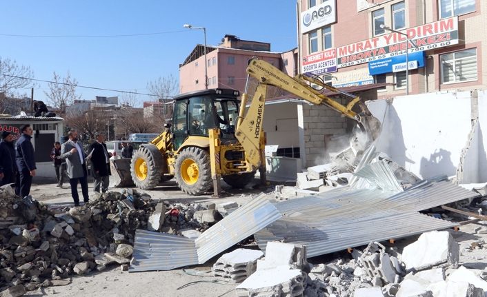 Van'daki Tekel binasının arkasındaki eklentiler yıktırıldı | Van haber
