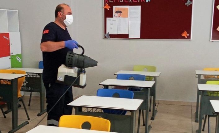 Edremit'te sınav öncesi okullar dezenfekte ediliyor