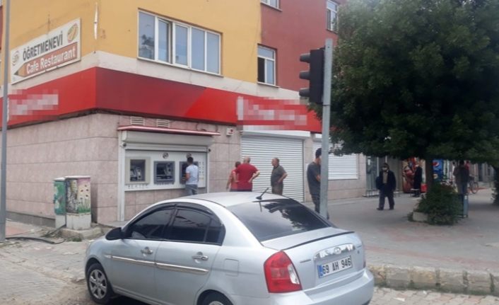 Çaldıran'da koronavirüs nedeniyle banka şubesi kapatıldı