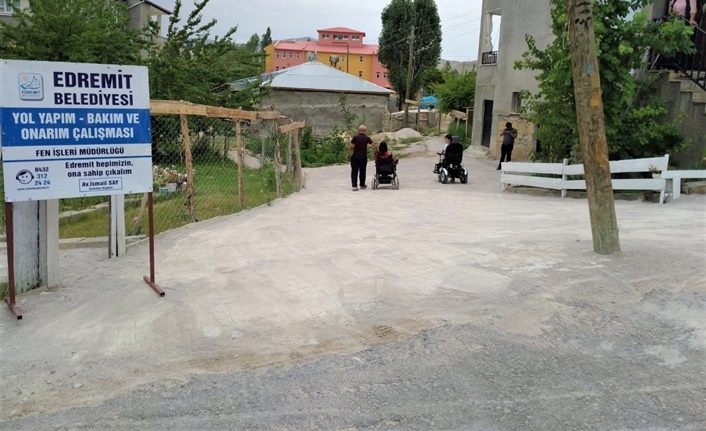 Edremit Belediyesi engelleri bir bir kaldırıyor