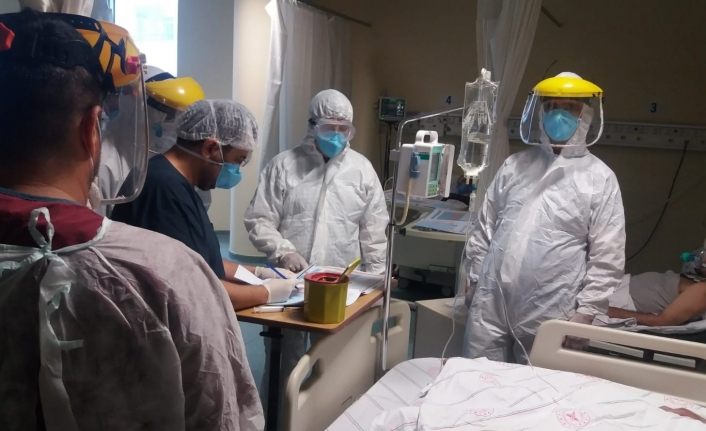 Sünnetçioğlu'ndan koronavirüs hastalarına ziyaret