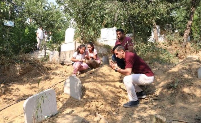 Vahşice öldürülen Pınar Gültekin’in mezarına bayram şekeri bırakıldı  