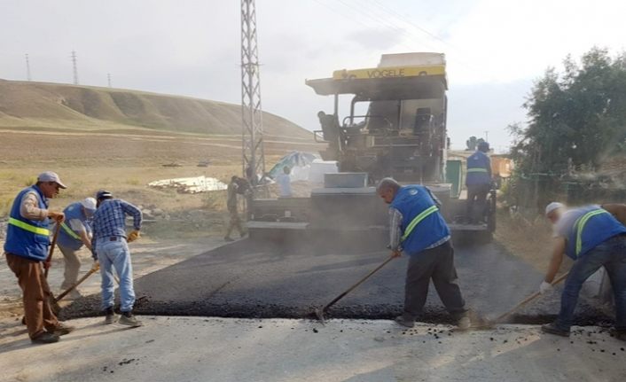 Van Büyükşehir Belediyesi briketçiler sitesinin yolunu asfaltladı